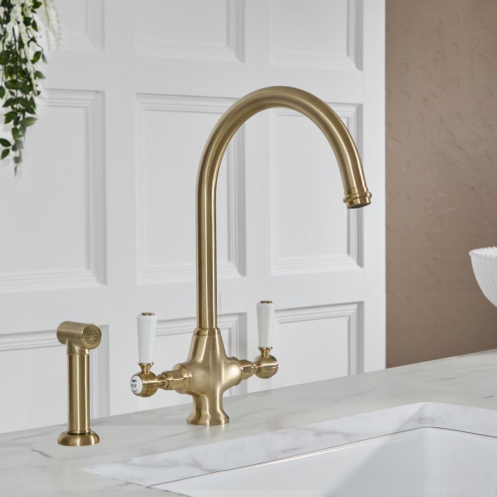 Milano Elizabeth - Traditional Kitchen Mixer Tap with Pull-Out Spray ...