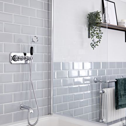 Milano Elizabeth - Chrome and Black Traditional Thermostatic Shower with Diverter, Hand Shower and Bath Spout (2 Outlet)